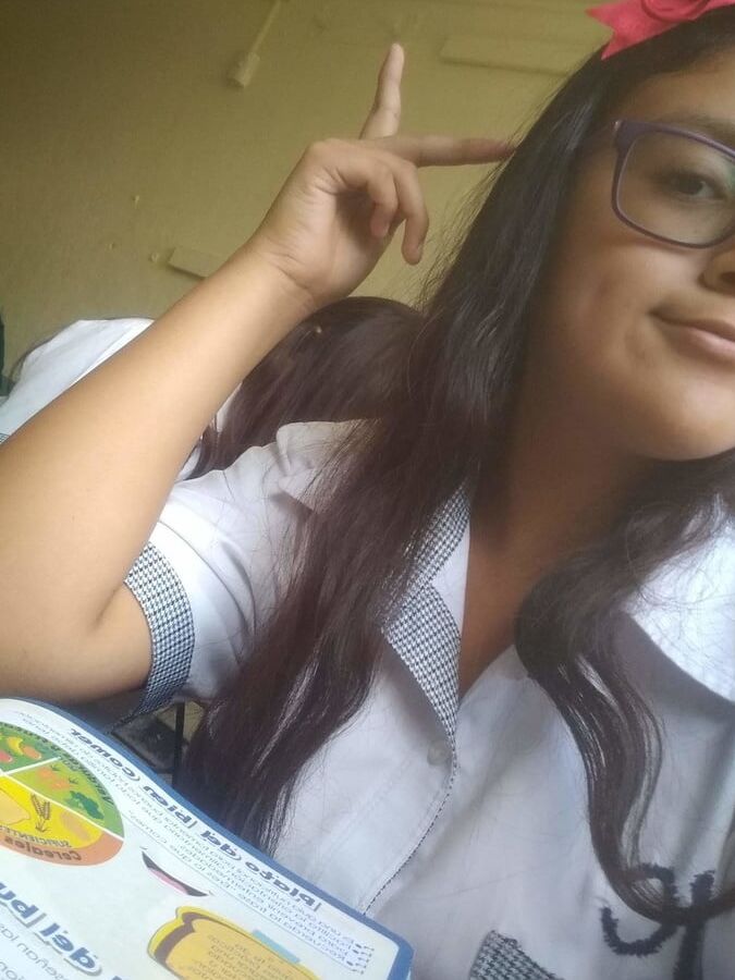Joven mostrando tetitas