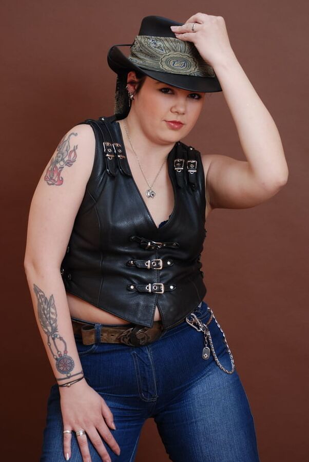 Curvy Babe Tess