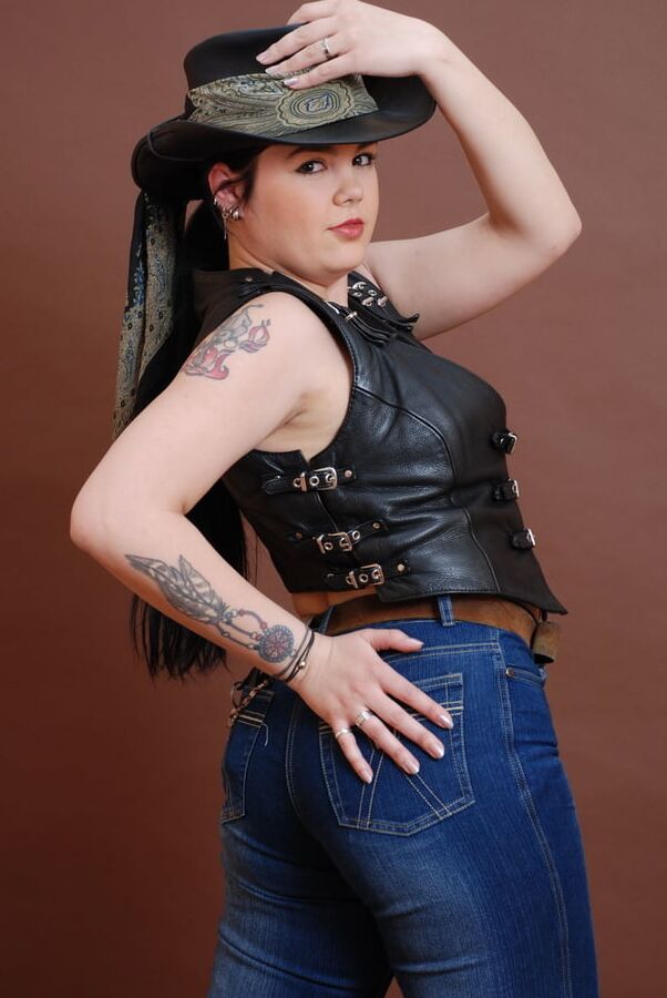 Curvy Babe Tess