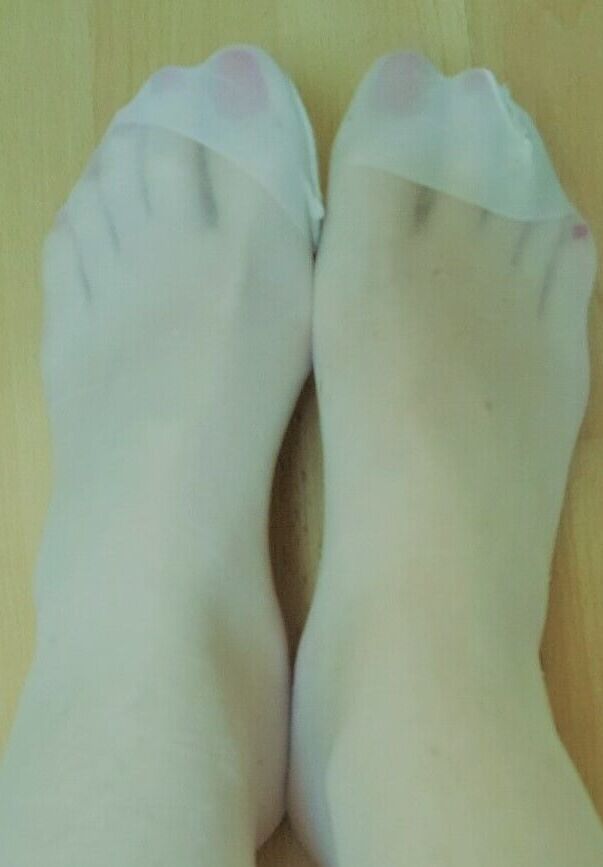feet nylon