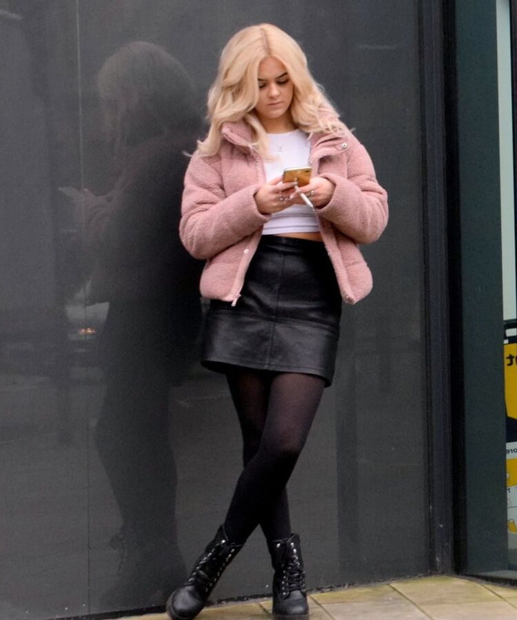 Street Pantyhose - UK Cunts in Tights