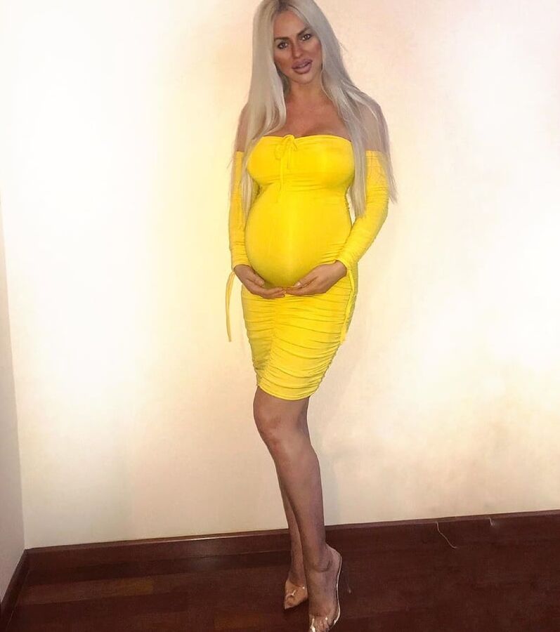 Hot mom preggo Vanja with great body