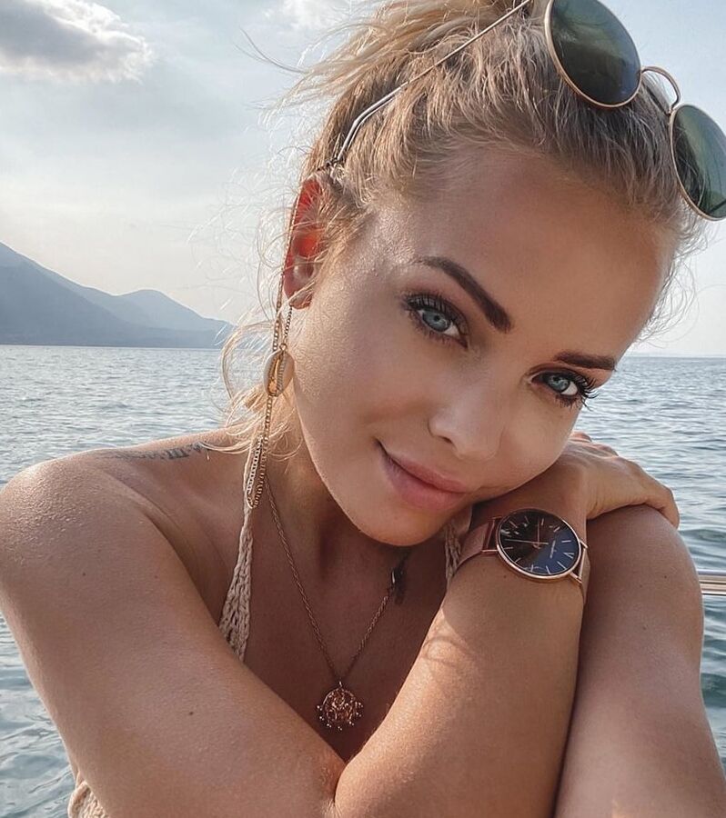 INSTA BABE ANNI