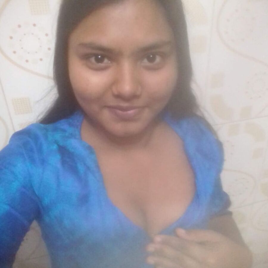 New Bangladeshi Girl showing Boobs