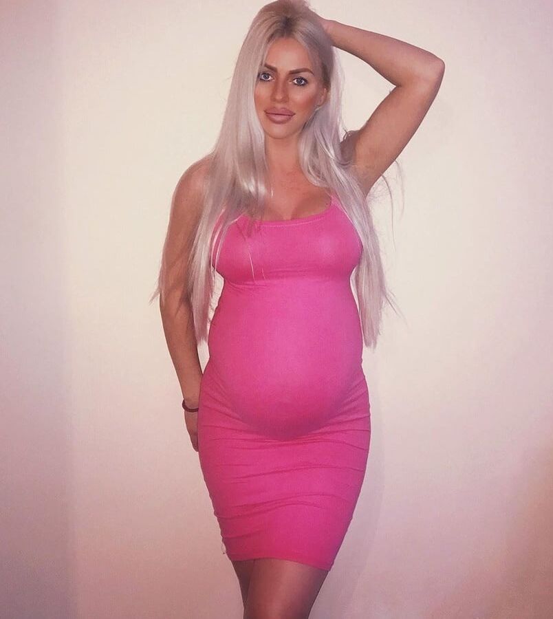 Hot mom preggo Vanja with great body