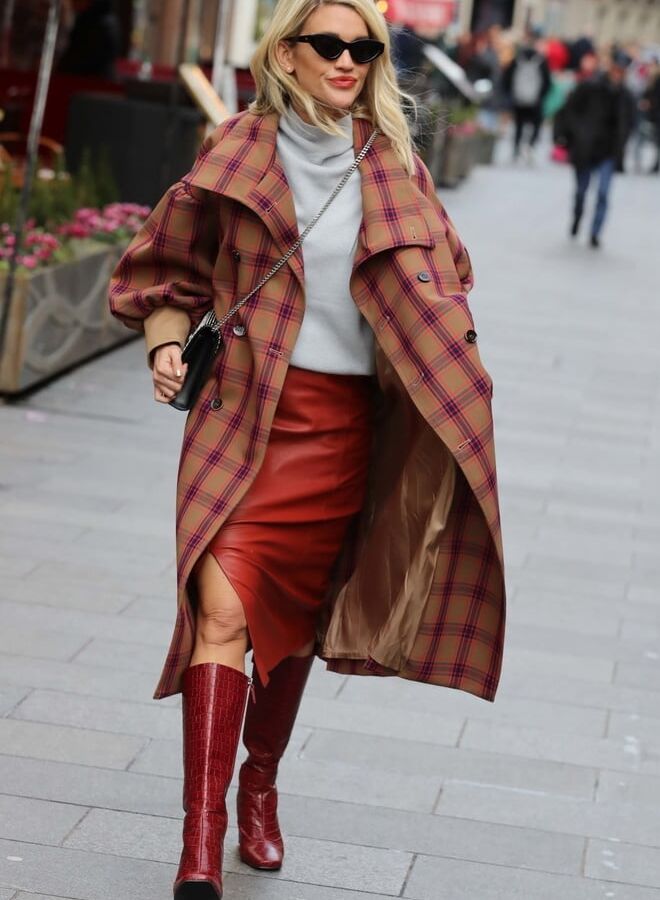 Female Celebrity Boots &amp; Leather - Ashley Roberts