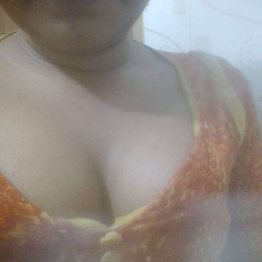 New Bangladeshi Girl showing Boobs