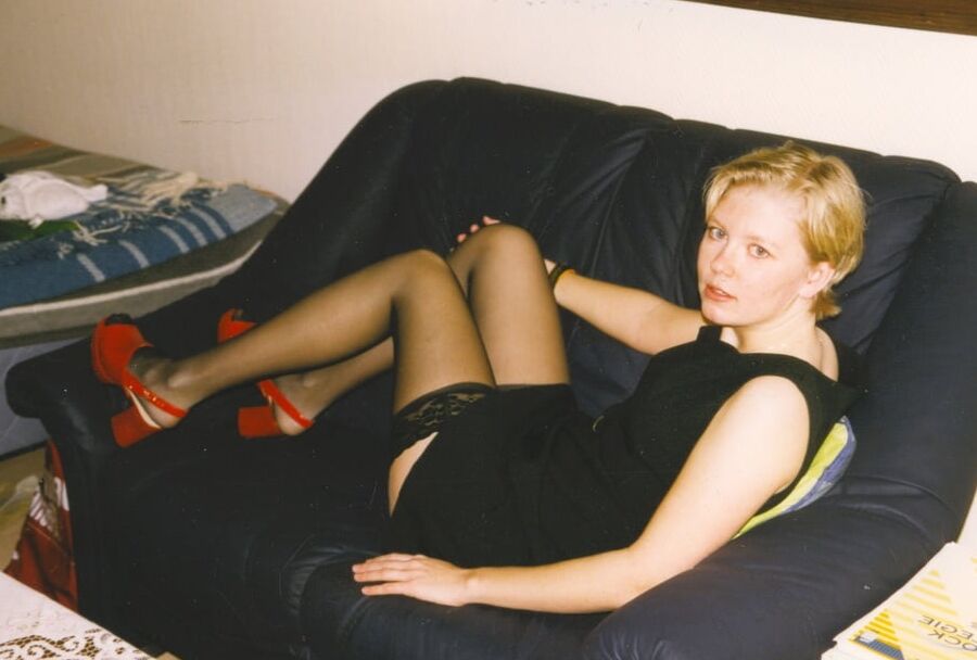 Blonde amateur posing