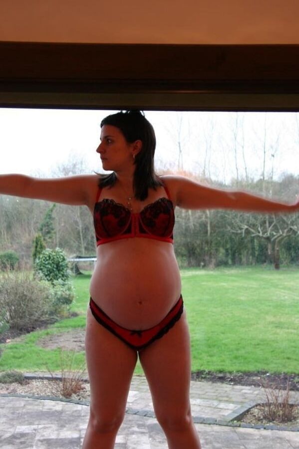 Sexy Pregnant Joanne