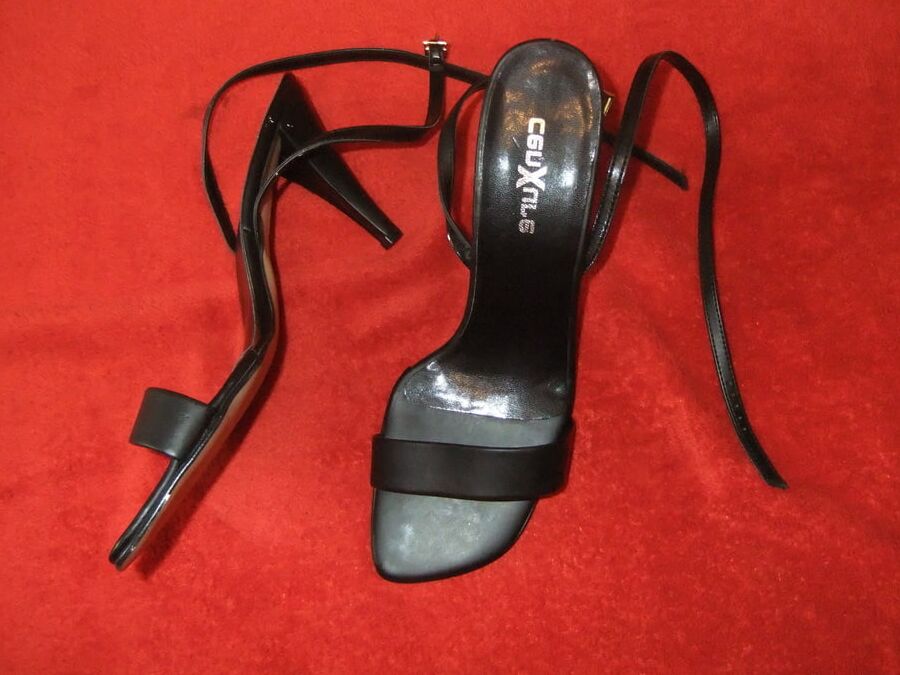 High Heels und Nylons abzugeben