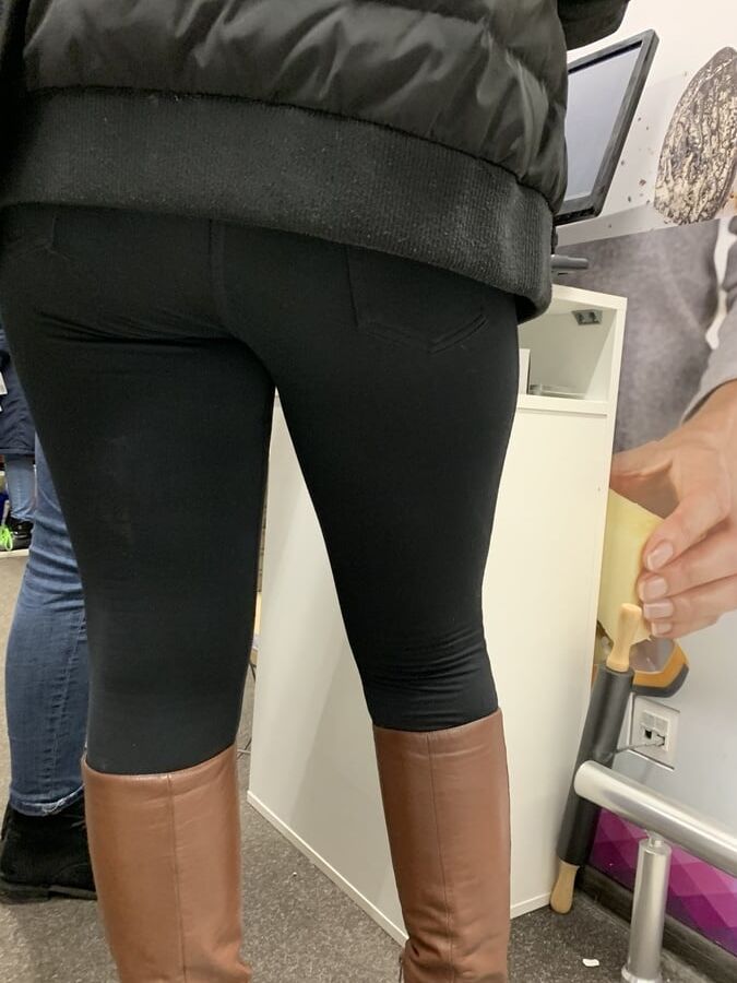 Big ass in mature cameltoe