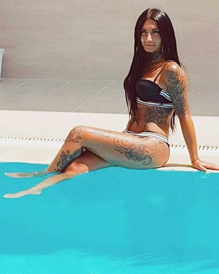 On Instagram- __Dxlara