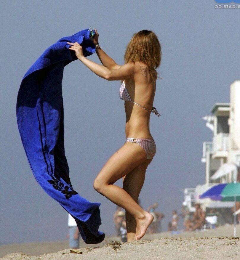 Christina Ricci juicy ass and big tits in bikini