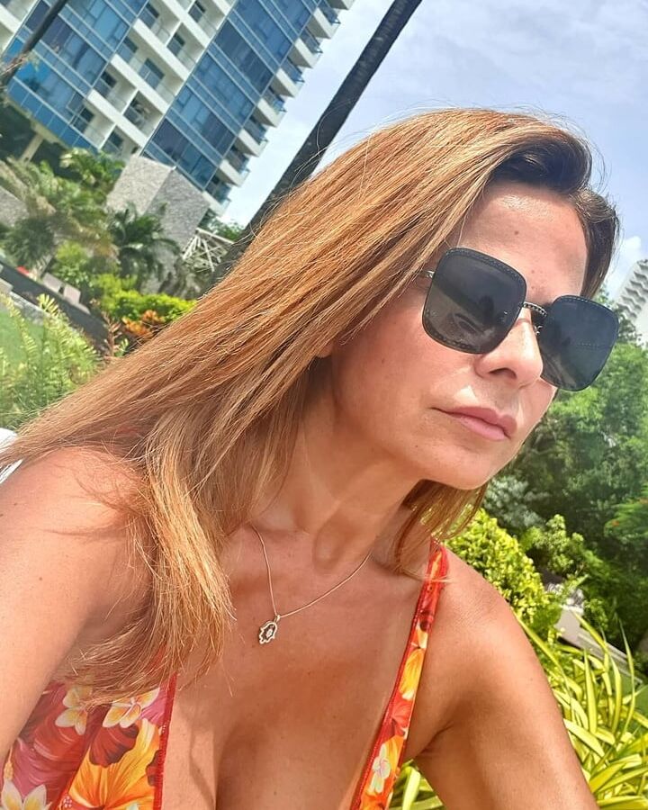 Hot mature sexy milf for comments and cumtribute