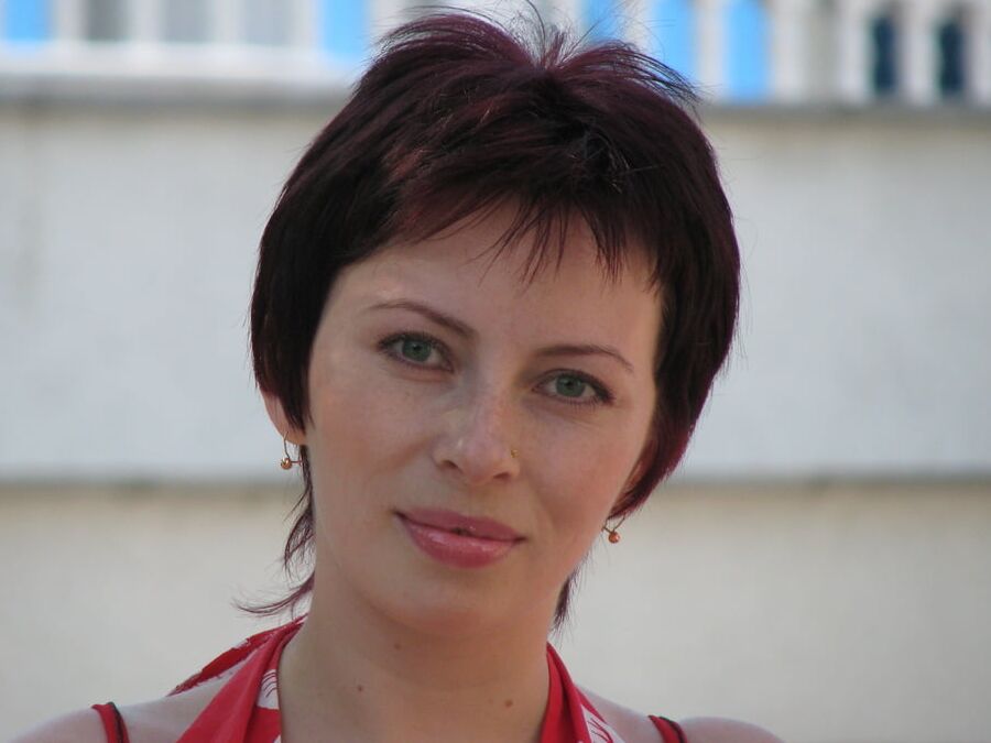 Shorthaired girl loves sex