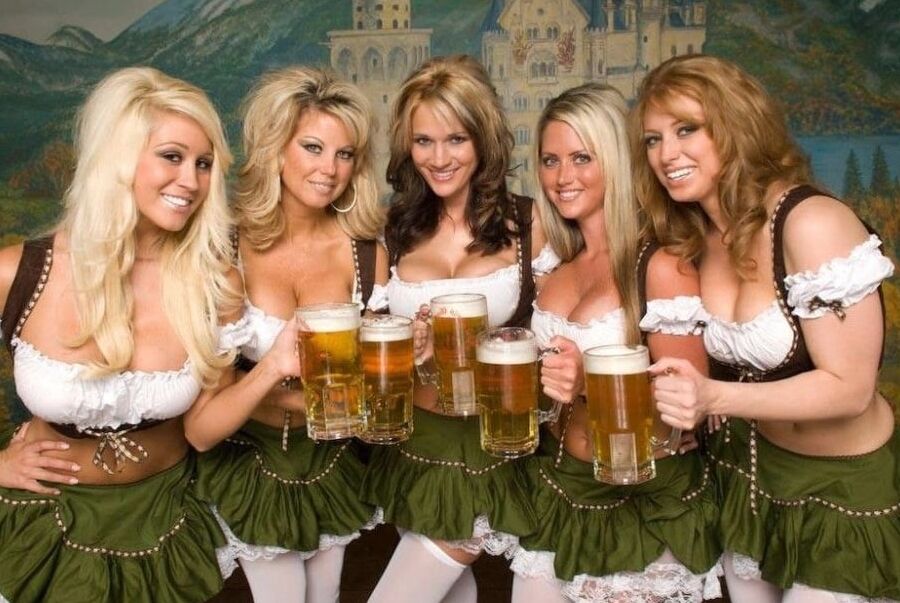 Hot girls from the Oktoberfest