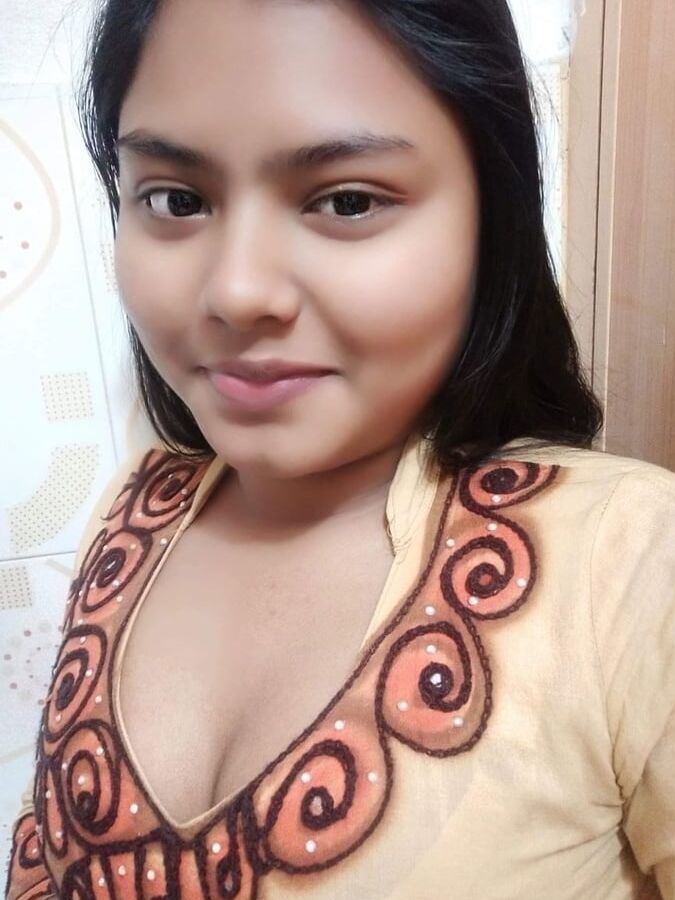 New Bangladeshi Girl showing Boobs