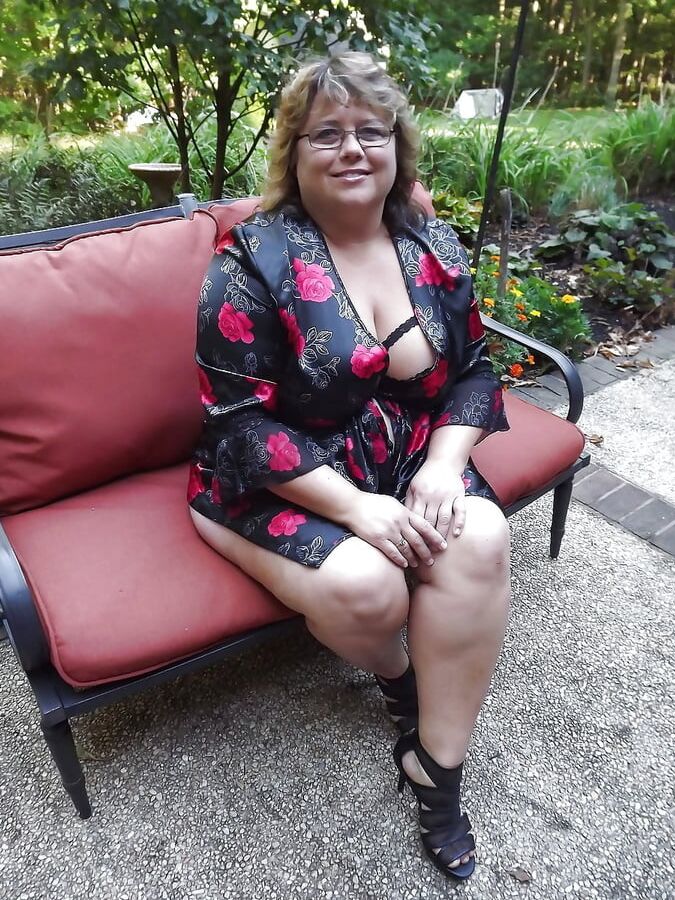 Granny Dee ( Elaine)
