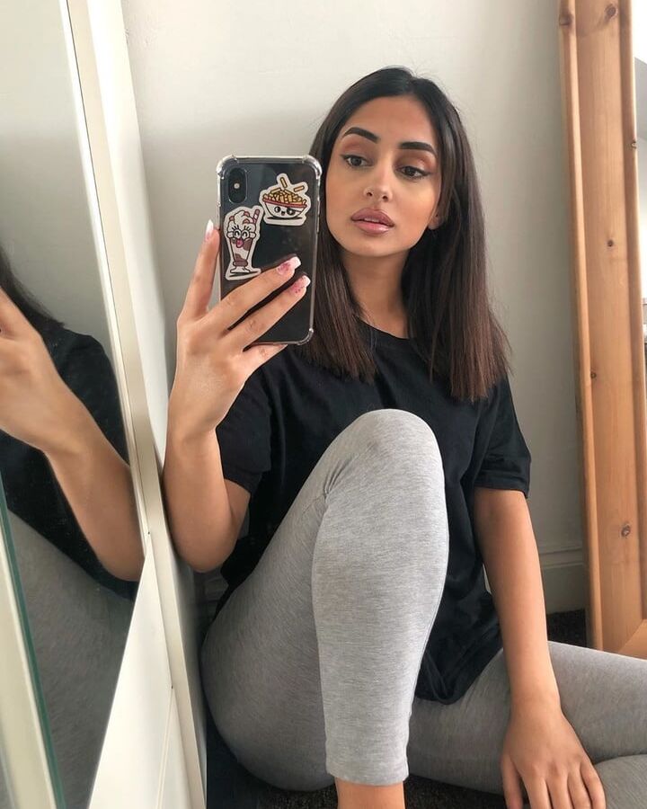 Sexy Pakistani Hot Women WankBank