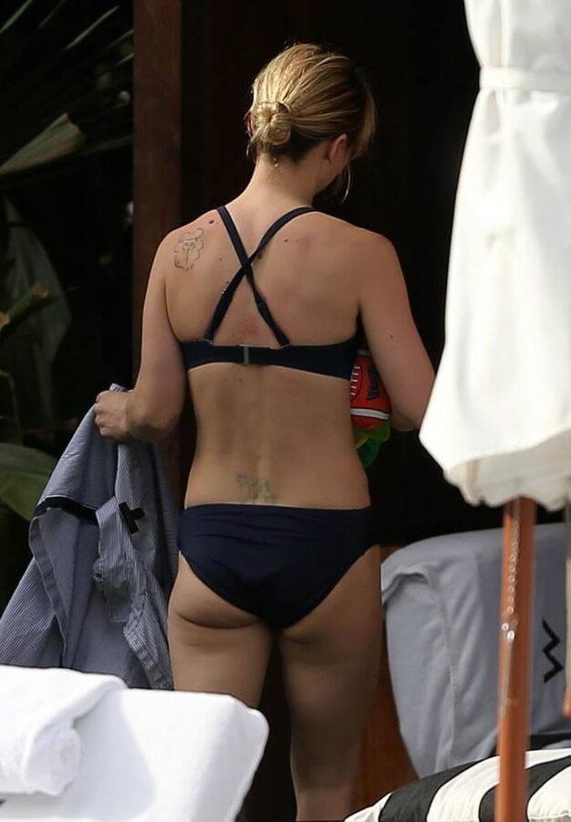 Christina Ricci juicy ass and big tits in bikini