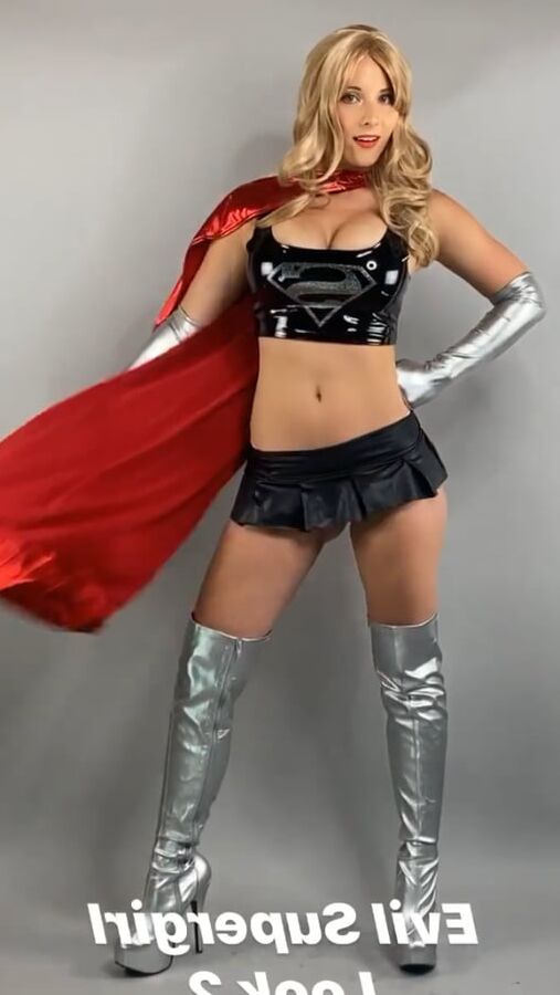 Ladies in cosplay &amp; fancy dress