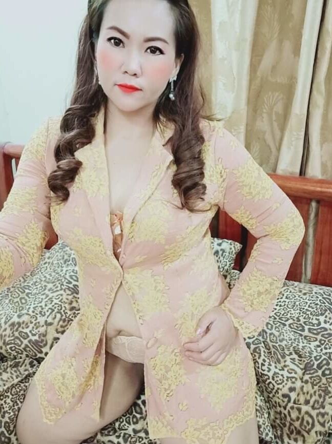 Thai big tits girl