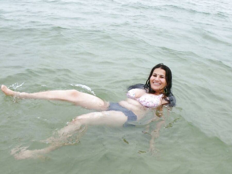 Hot sexy Indian desi MILF tits with sister ()