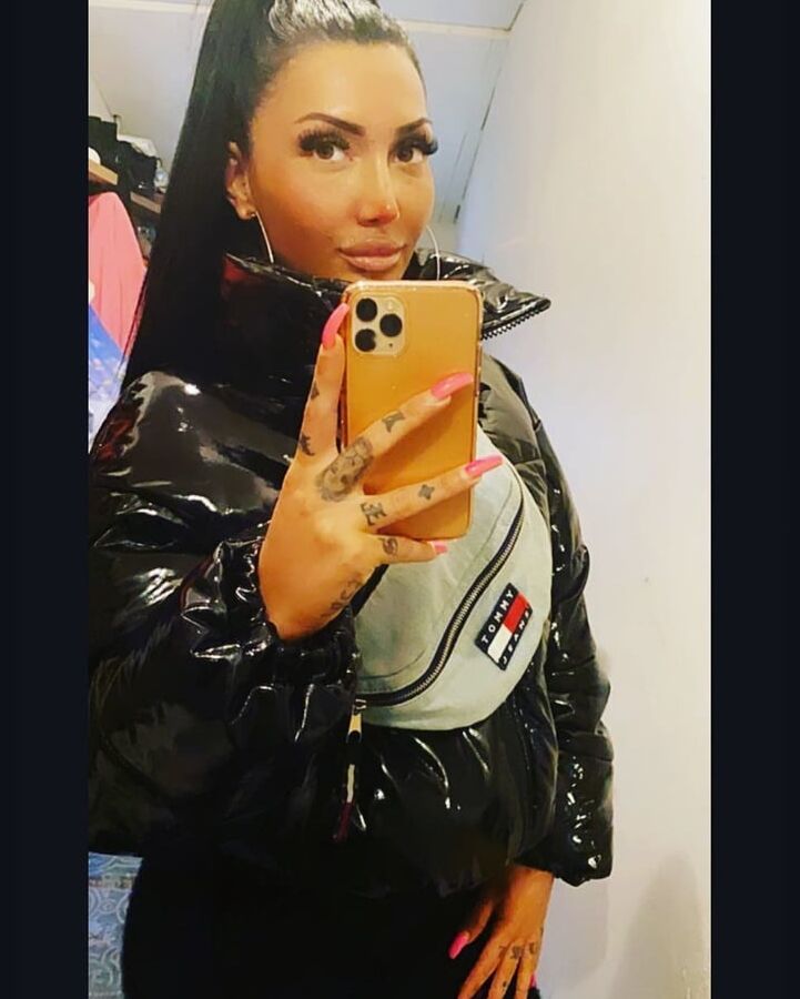 On Instagram- __Dxlara