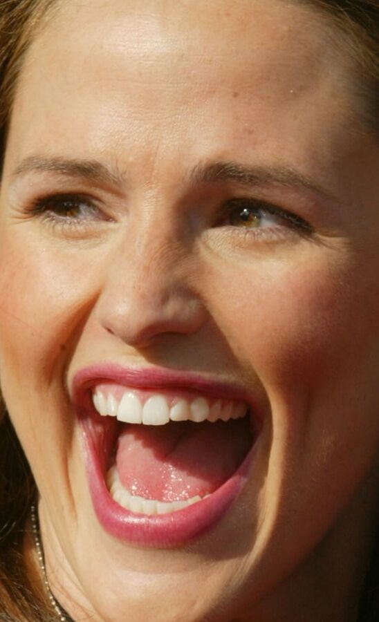 JENNIFER GARNER