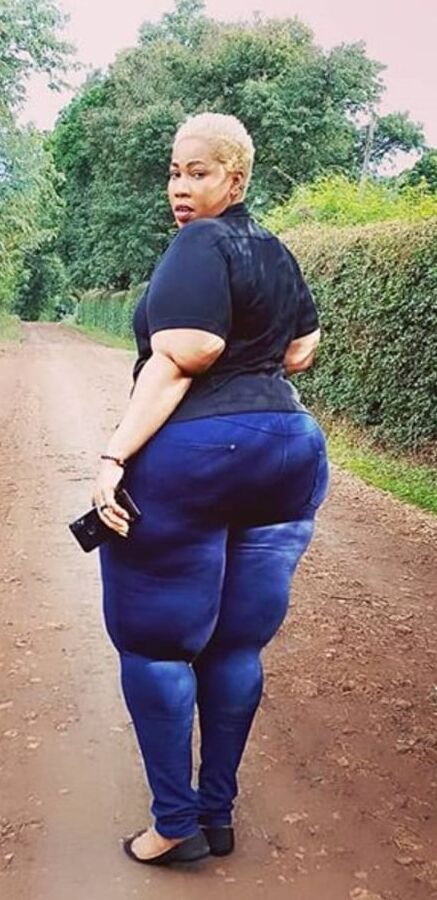 Ginormous mega booty huge leg cellulite bbw pear Divyo
