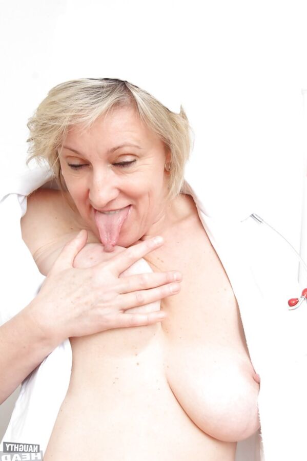 natural mature lady with hairy pussy