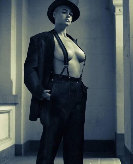 hot mil Stef Ferrar....