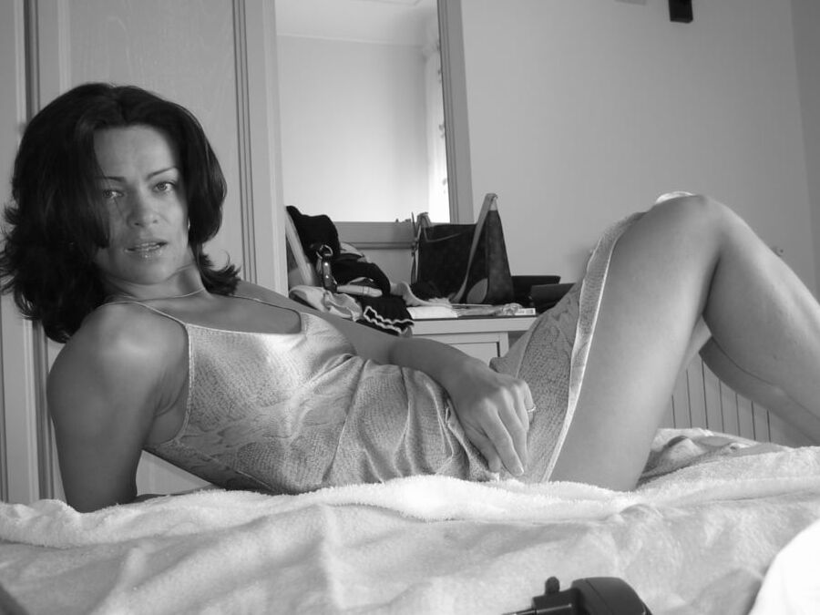 Sexy MILF looking for somebody to f... her