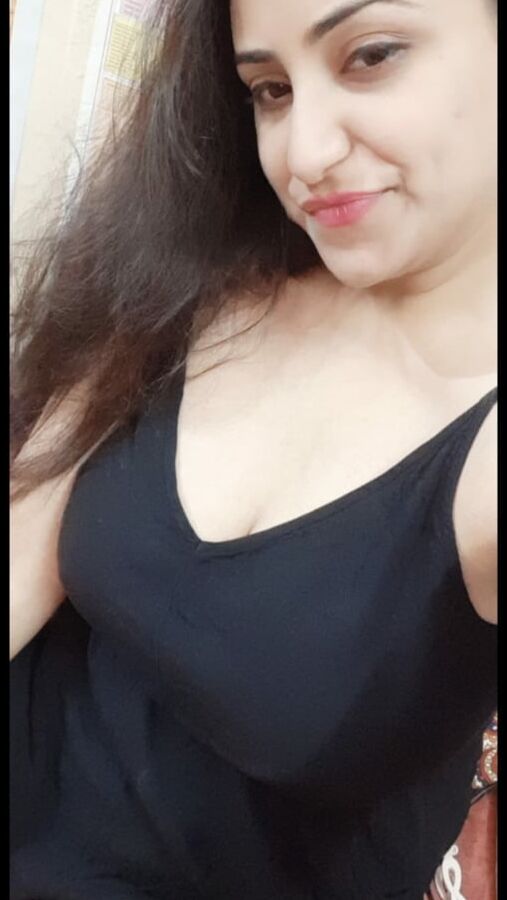 Busty Indian Aunty