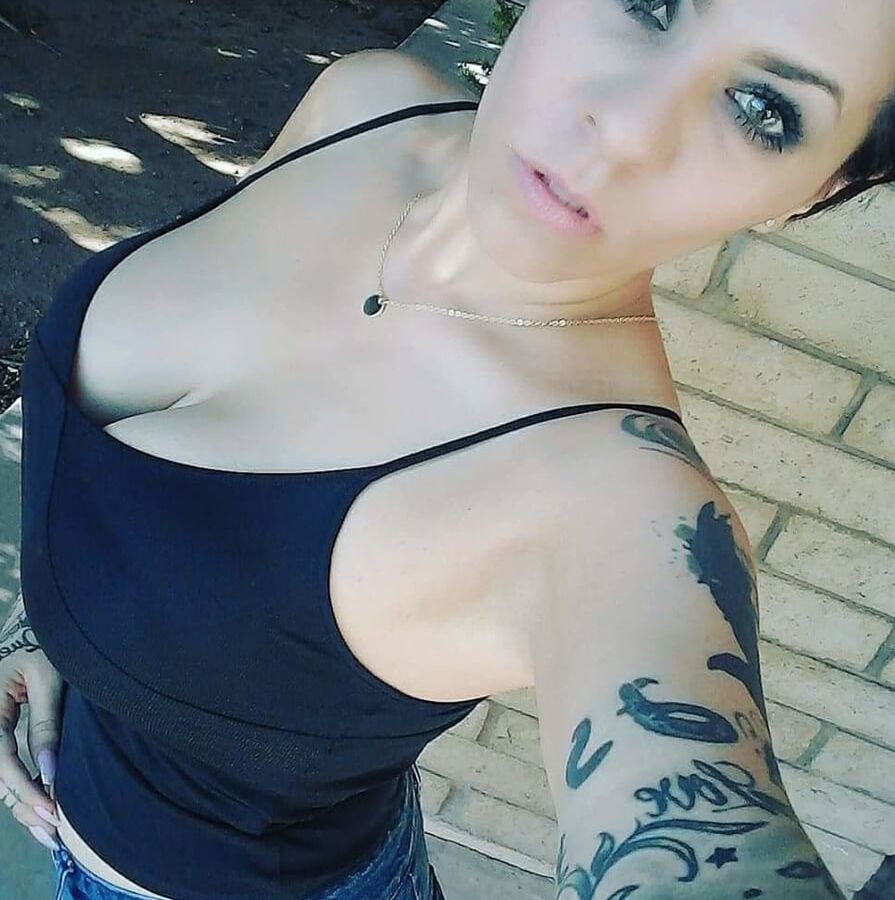 BANGING BUSTY SEXY MILF