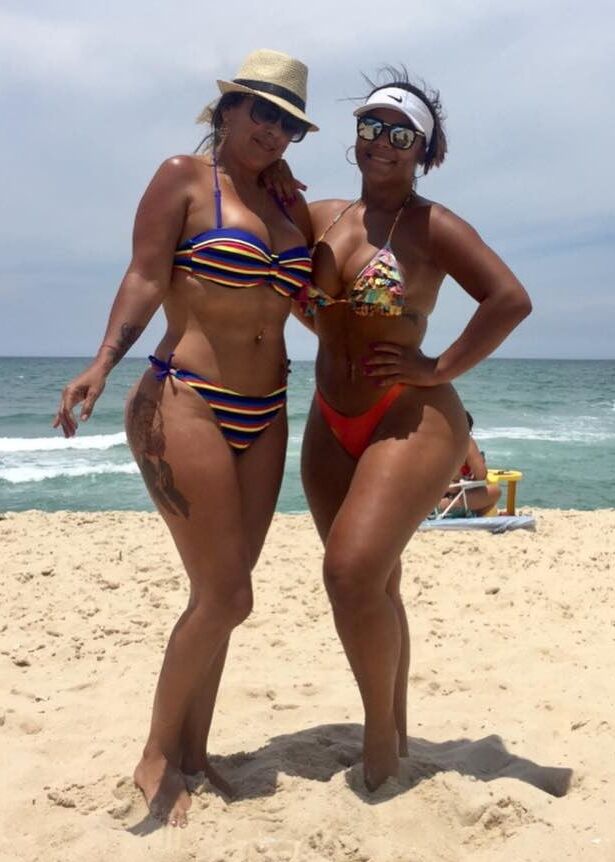 Neighborhood MILFs -
