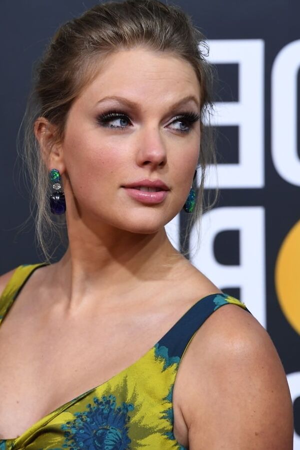 Taylor Swift&;s beautiful fucking face