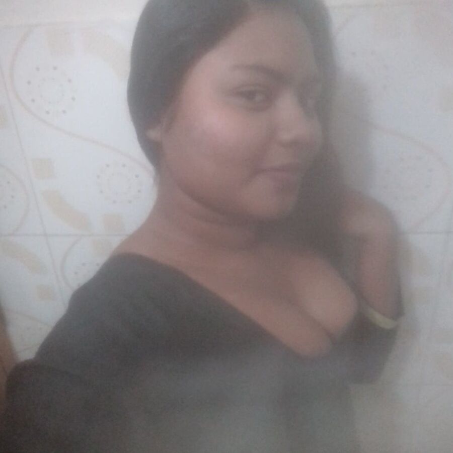 New Bangladeshi Girl showing Boobs