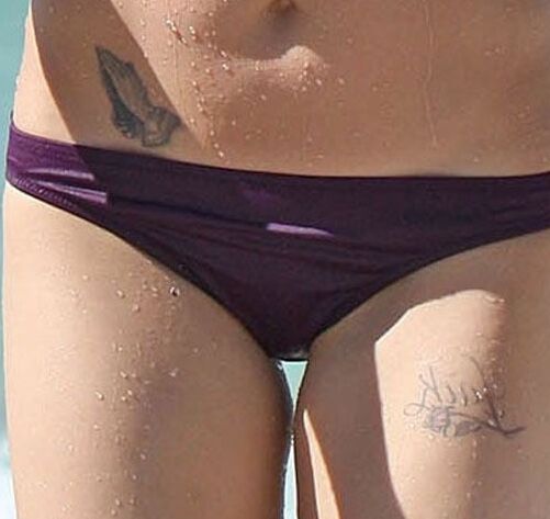 Christina Ricci juicy ass and big tits in bikini