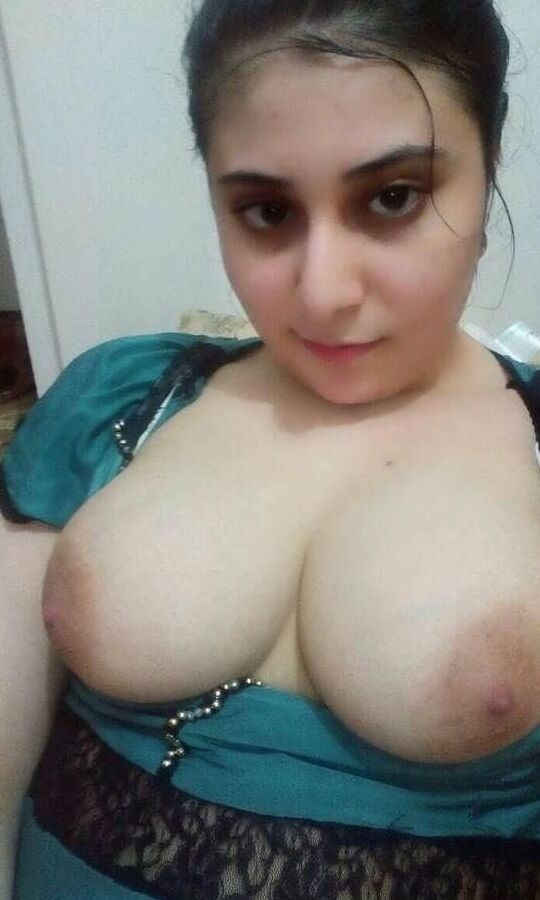Arab boobs