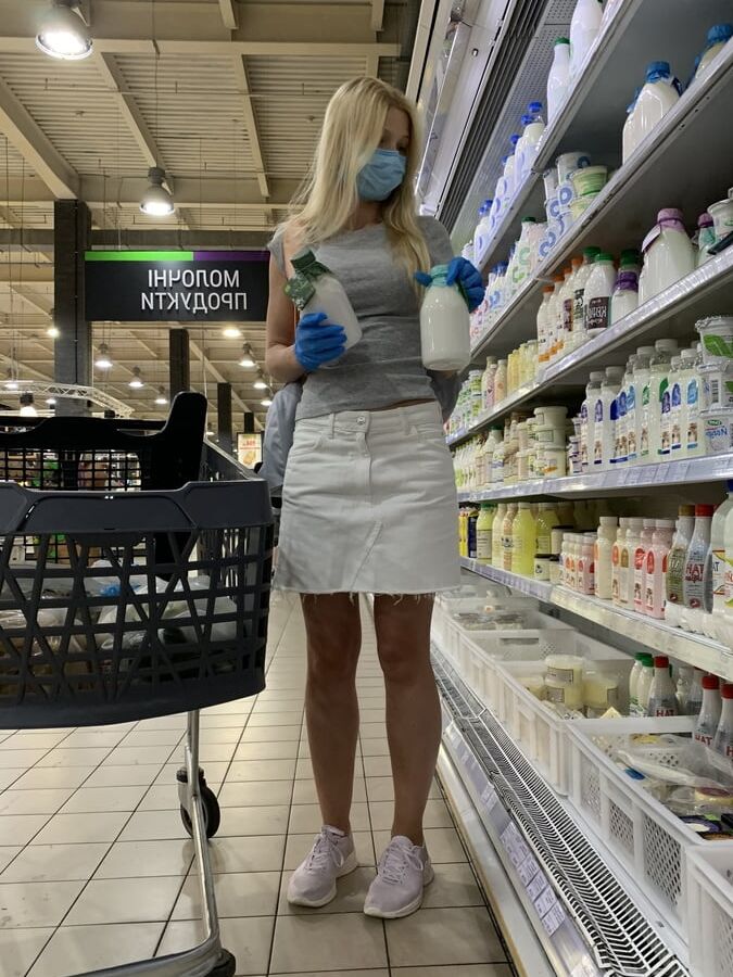 Upskirt beauty girl