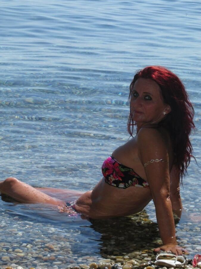 Sexy mature in bikini