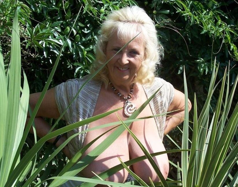 Bbw mix (Blond hot granny)