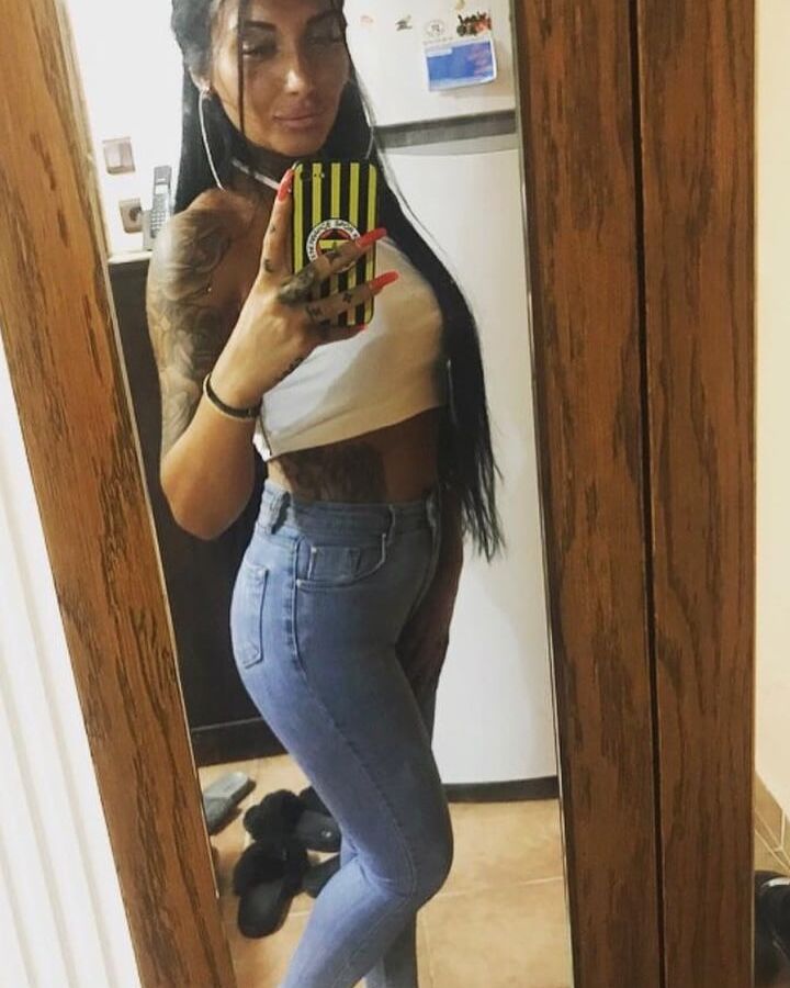 On Instagram- __Dxlara