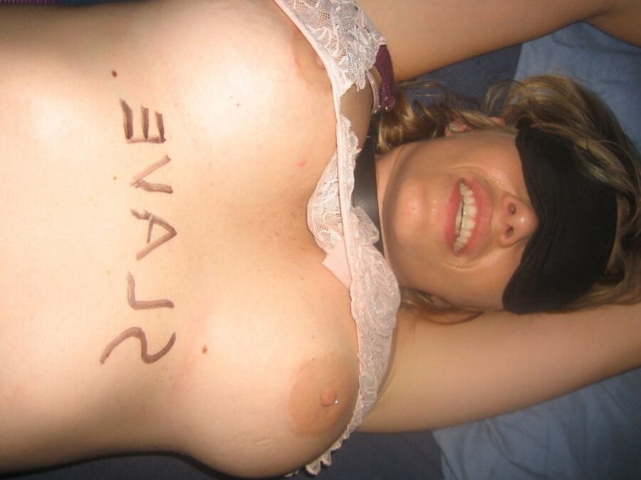 Sexy MILF babe
