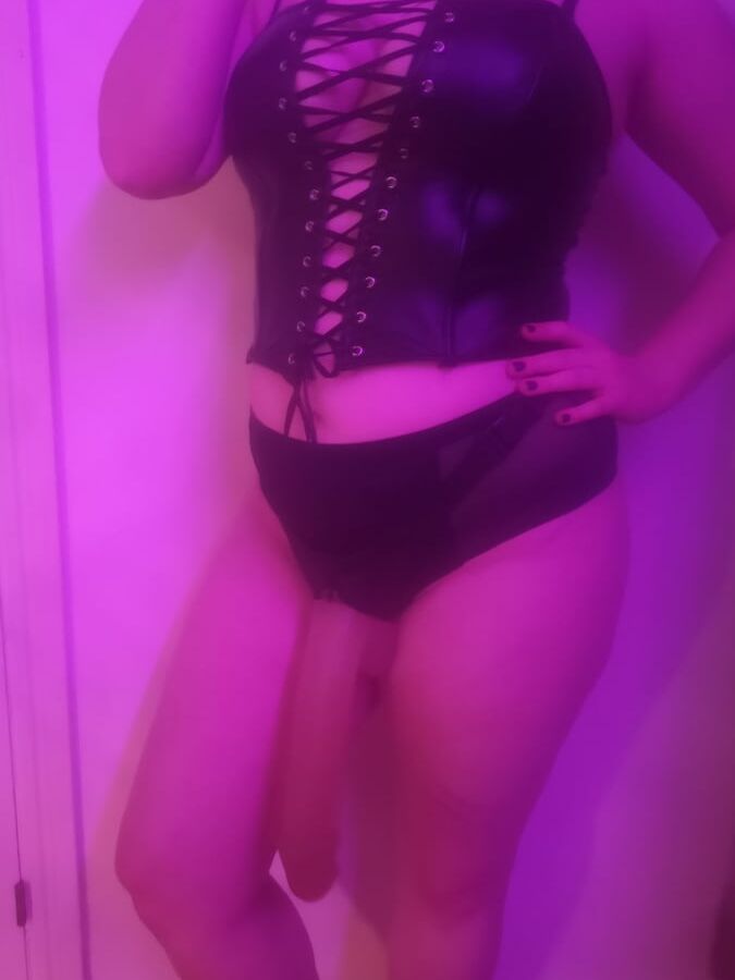 Lingery babe