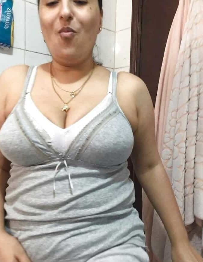 Desi Punjabi aunty namrata kaur nude pics