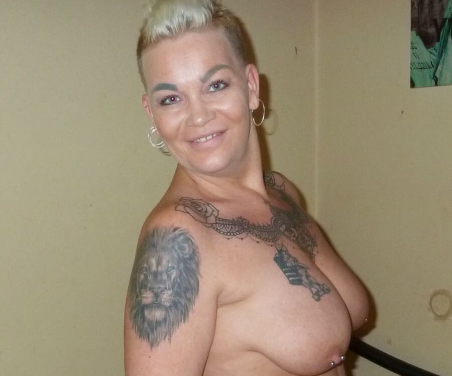 Hot Sex Session with Lovely Punk Girl Gina from Nuernberg