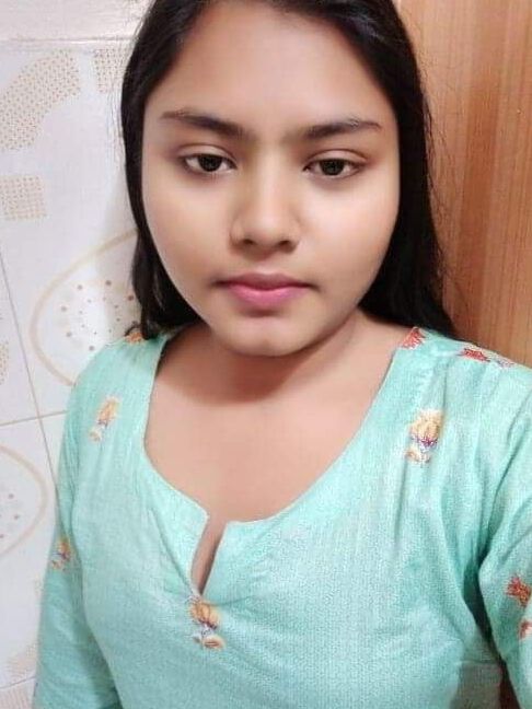 New Bangladeshi Girl showing Boobs