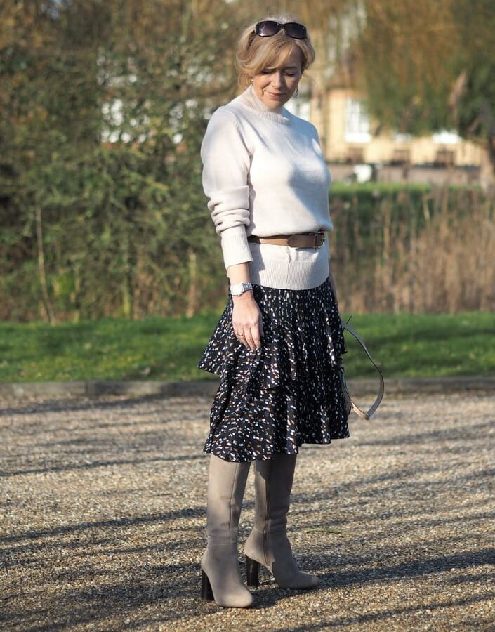 Milfs &amp; Gilfs wearing Boots no.